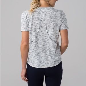 LULULEMON LONG DISTANCE SHORT SLEEVE Size 6